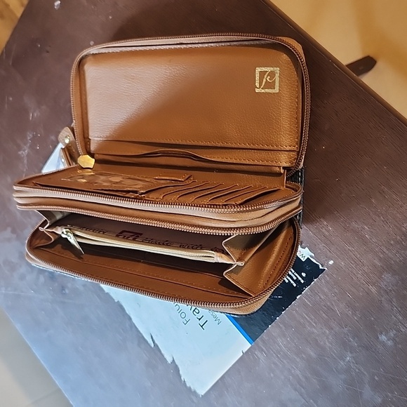 Black Mountain Wallet - Picture 7 of 9